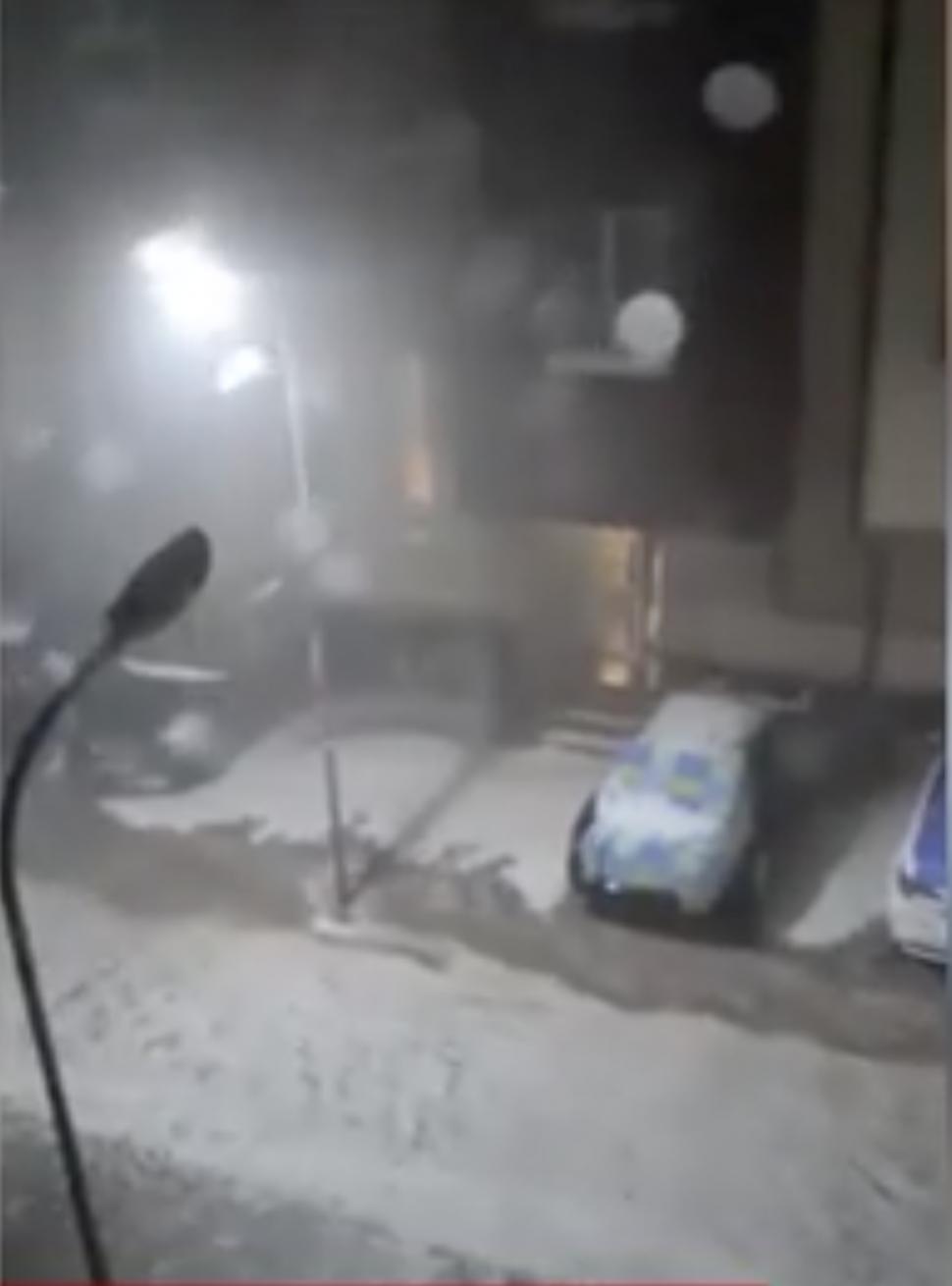 Haos în țară după furtuna de seara trecută. Case distruse, oameni blocați în mașini și cobaci doborâți de vânt 907543