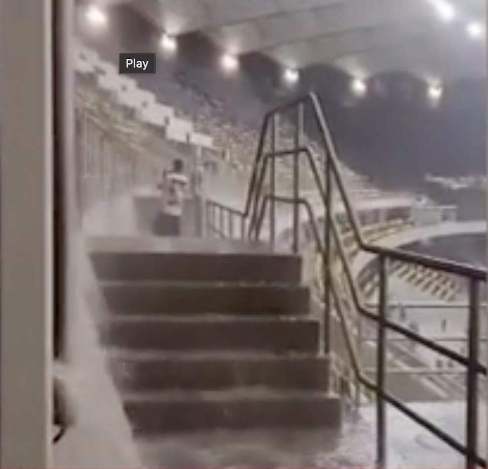 Haos în țară după furtuna de seara trecută. Case distruse, oameni blocați în mașini și cobaci doborâți de vânt 907548