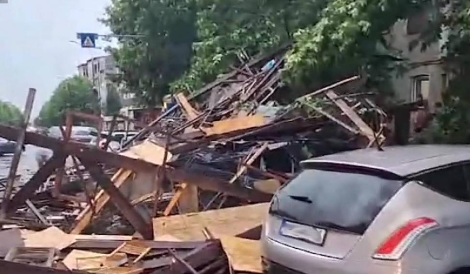 Imagini apocaliptice în urma furtunilor violente de joi seară. România a fost devastată după vijelii și ploi torențiale 907635