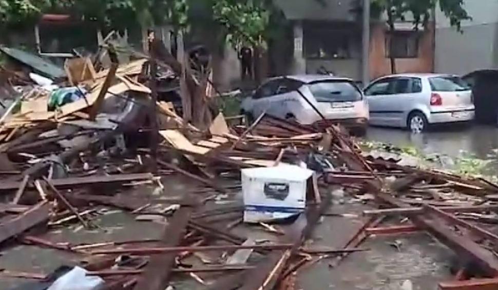 Imagini apocaliptice în urma furtunilor violente de joi seară. România a fost devastată după vijelii și ploi torențiale 907638