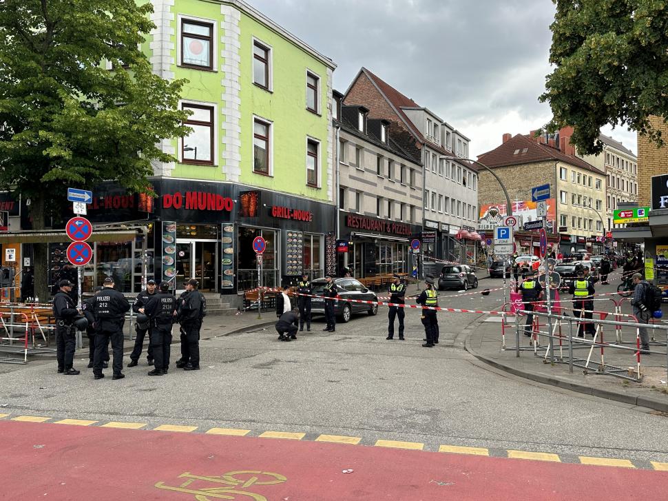 Un bărbat a fost împușcat de polițiștii din Hamburg, după ce i-a amenințat cu un topor, chiar înaintea meciului Olanda-Polonia de la EURO 2024 907781