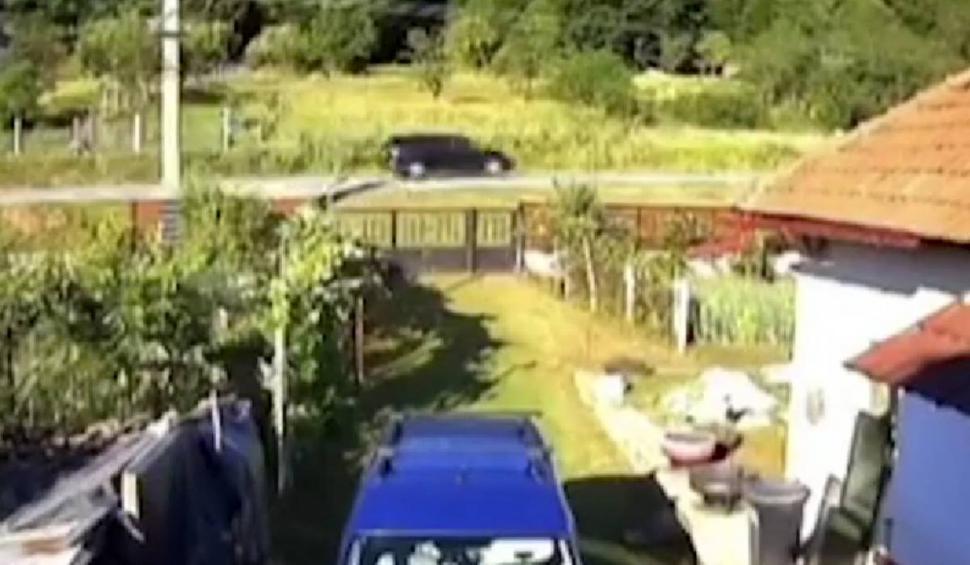 Momentul impactului mortal dintre autocarul plin cu copii și un autoturism, în Vâlcea 907772