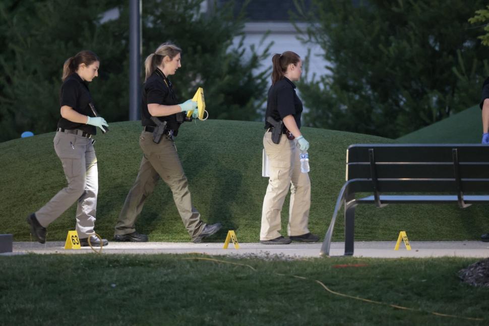 Atac armat, într-un parc acvatic din SUA: Doi copii și șapte adulți au fost împușcați. Atacatorul a tras 28 de focuri și „s-a întors calm la mașina sa” 907852