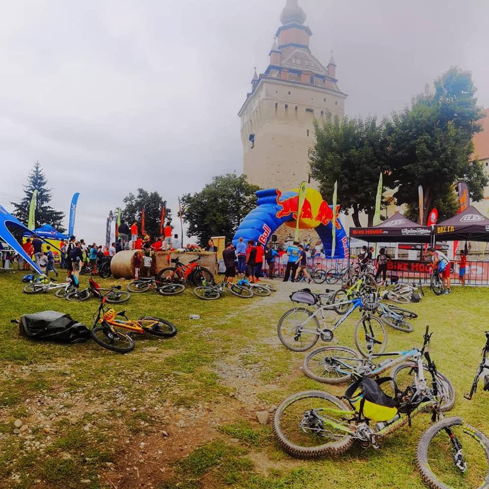 Sighișoara-Viscri-Saschiz – un tur al bisericilor fortificate 908267