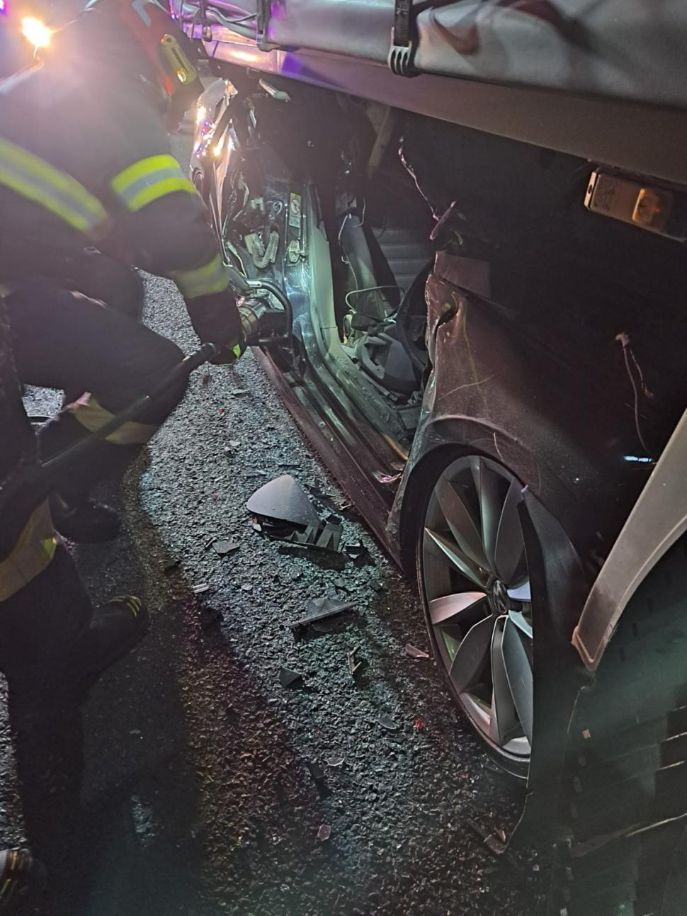 Un tânăr a murit după ce s-a înfipt cu mașina sub un TIR parcat regulamentar pe Autostrada A1 908248