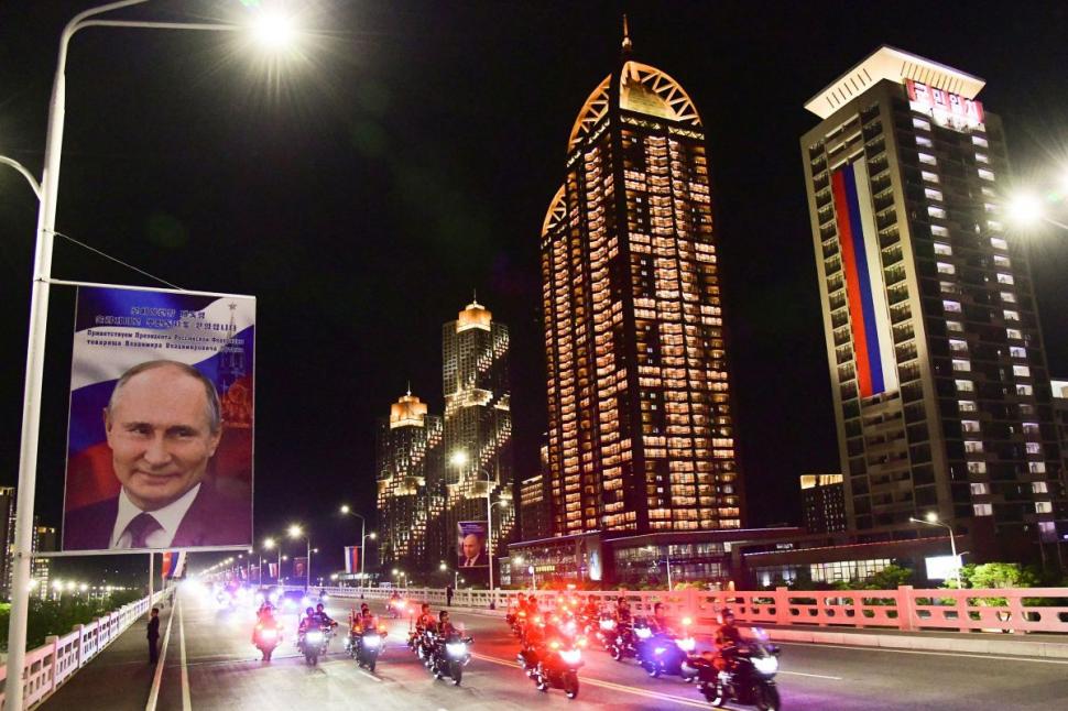 Vladimir Putin îi mulțumește lui Kim Jong Un la Phenian pentru "sprijinul în direcția ucraineană". Liderul rus l-a invitat la Moscova pe omologul nord-coreean 908232