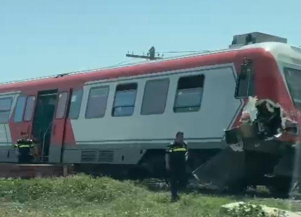 Un tren în care se aflau zeci de călători a lovit un camion încărcat cu piatră, la Tuzla 908506