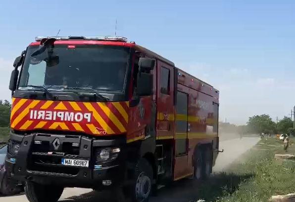 Un tren în care se aflau zeci de călători a lovit un camion încărcat cu piatră, la Tuzla 908510