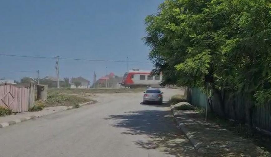 Un tren în care se aflau zeci de călători a lovit un camion încărcat cu piatră, la Tuzla 908512