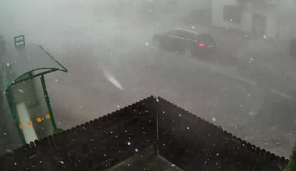 Imaginile Apocalipsei vin din Polonia: Vânt de 100 km/h și grindină cât mingea de tenis 908474