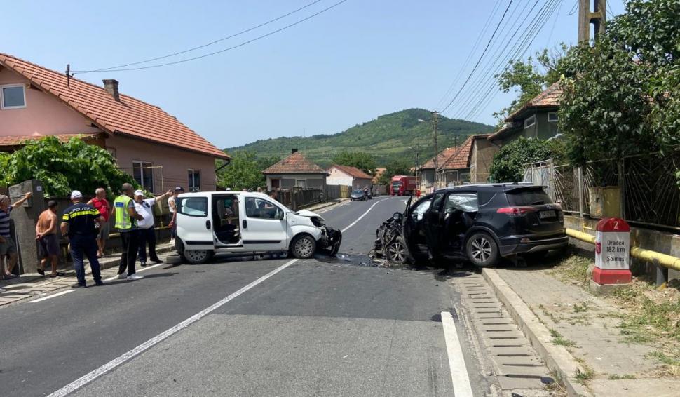 Cinci persoane rănite, printre care un copil, într-un accident care a avut loc în Hunedoara 908779