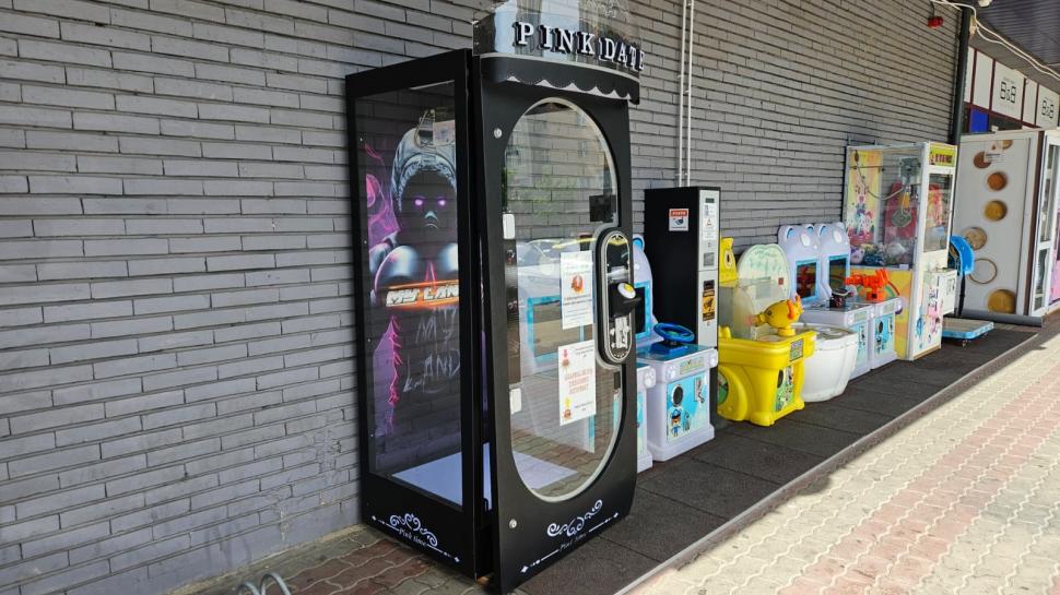 O fetiţă de 5 ani s-a blocat într-o cutie a unui joc stradal, în Slatina. A fost nevoie de intervenţia pompierilor 908847