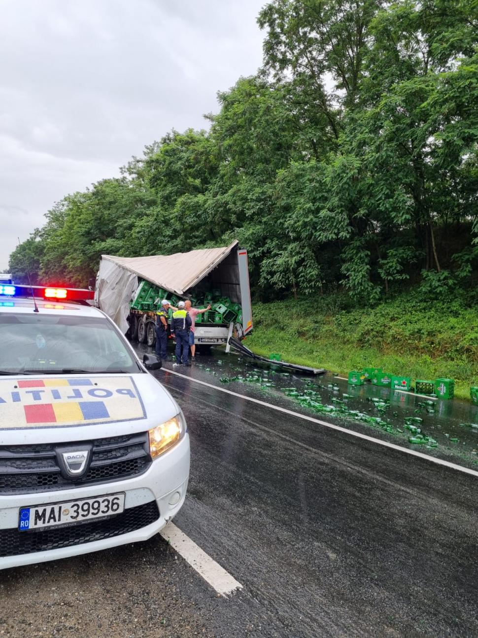 Accident grav, în Sibiu, între un autocar în care se aflau 57 de persoane și un TIR 908911