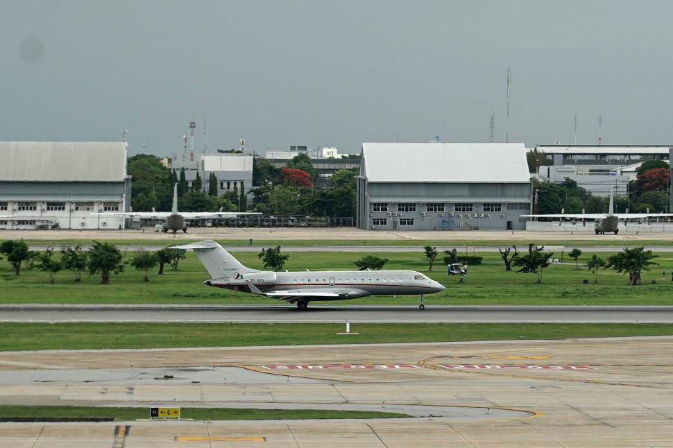 Avionul care îl transportă pe Julian Assange a decolat din Bangkok. Fondatorul Wikileaks trebuie să ajungă pe o insulă din Oceanul Pacific, conform înțelegerii încheiate cu SUA 909274