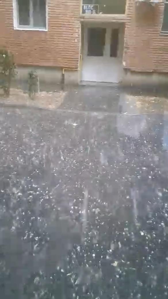 Cod portocaliu de vijelii și grindină, în mai multe localități: Locuitorii din județul Arad au primit mesaj Ro-Alert să se adăpostească 909282