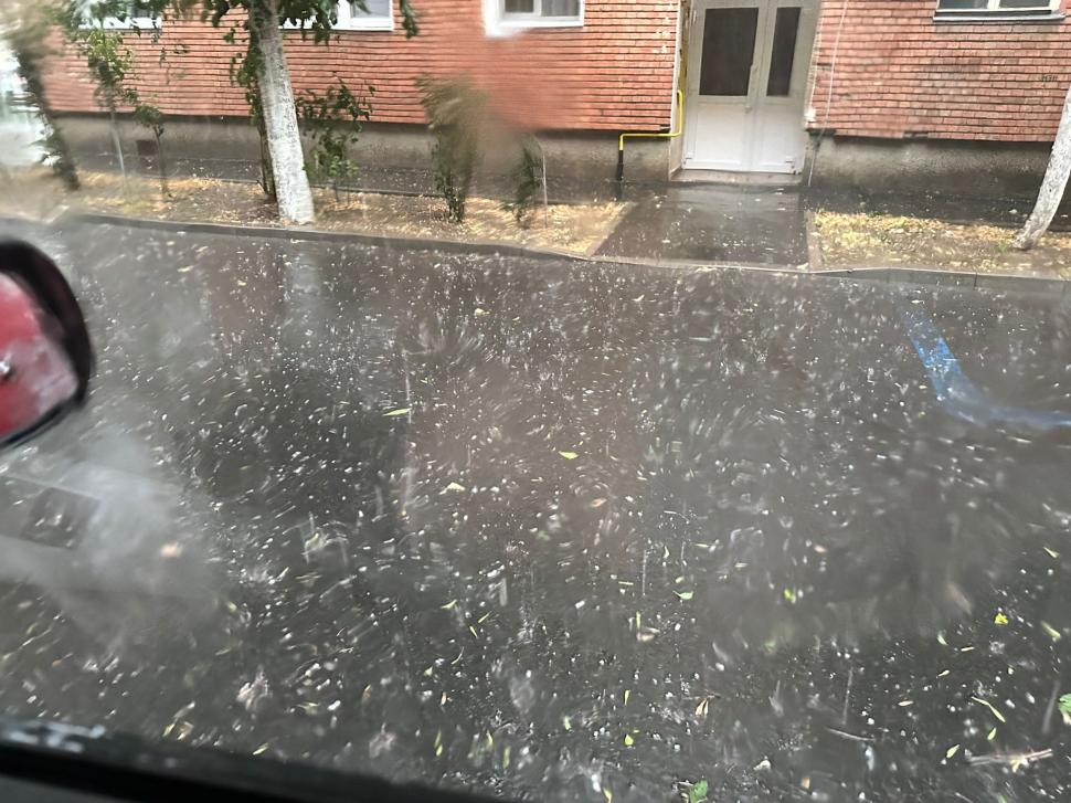 Cod portocaliu de vijelii și grindină, în mai multe localități: Locuitorii din județul Arad au primit mesaj Ro-Alert să se adăpostească 909286
