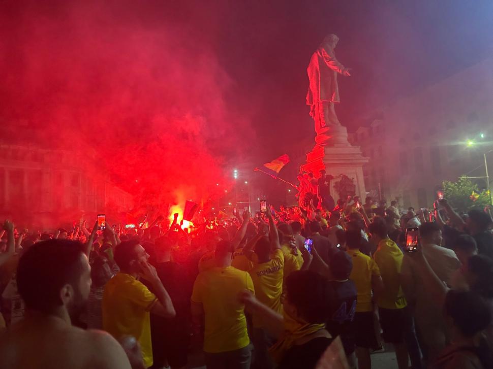 Imagini cu suporterii români sărbătorind, în marile orașe ale țării, calificarea echipei naționale în optimile EURO 2024 909544