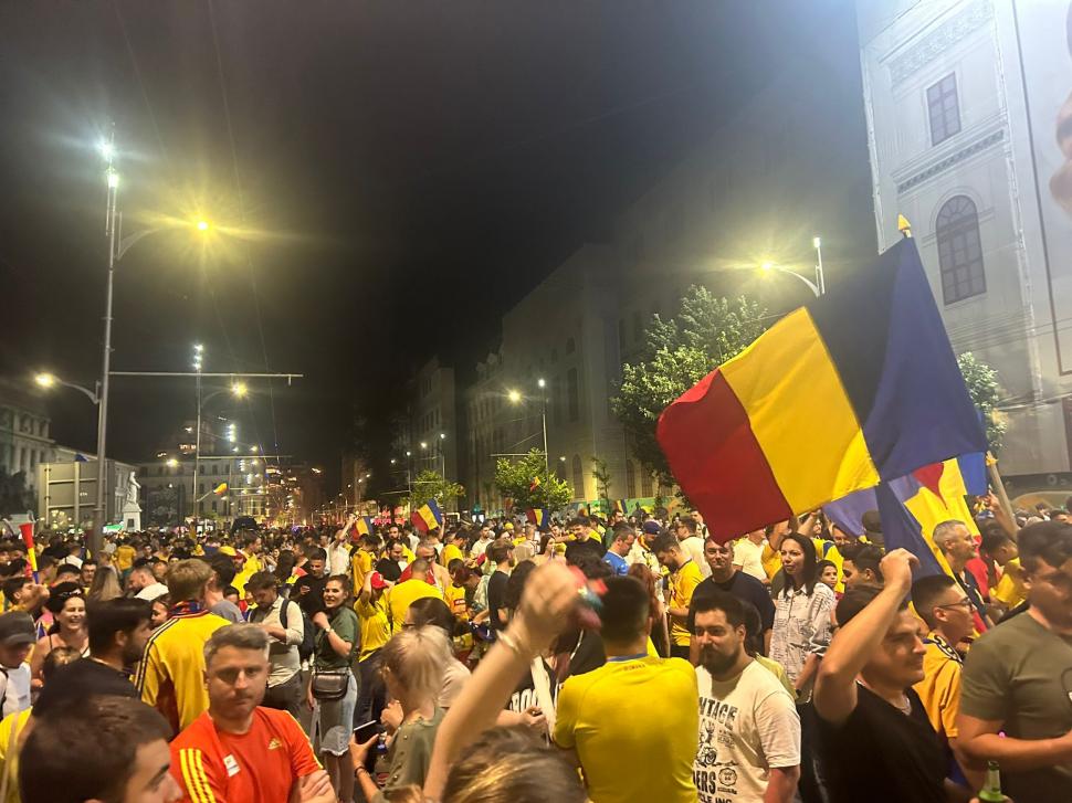 Imagini cu suporterii români sărbătorind, în marile orașe ale țării, calificarea echipei naționale în optimile EURO 2024 909549