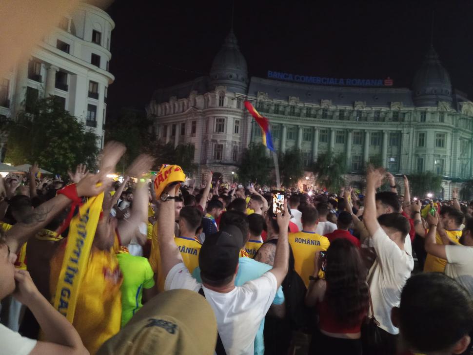 Imagini cu suporterii români sărbătorind, în marile orașe ale țării, calificarea echipei naționale în optimile EURO 2024 909550