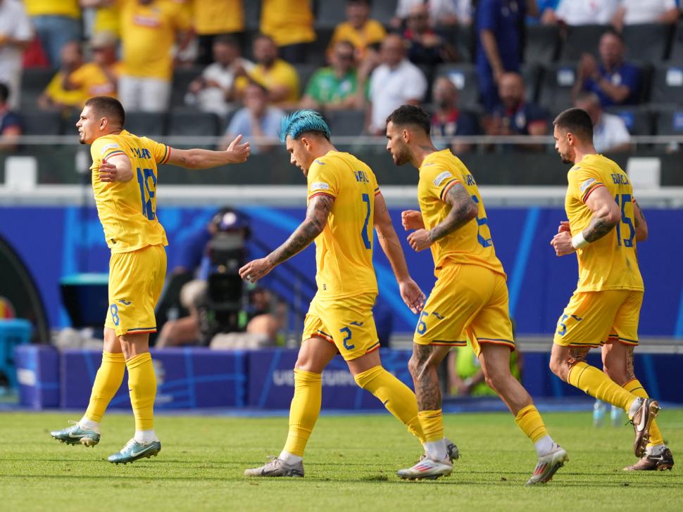 Imagini cu suporterii români sărbătorind, în marile orașe ale țării, calificarea echipei naționale în optimile EURO 2024 909555