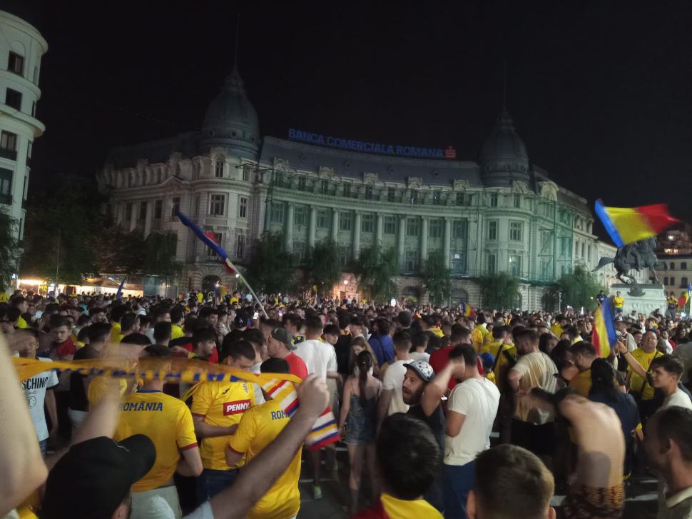 Suporterii români au sărbătorit în București calificarea României în optimile EURO 2024: Traficul a fost blocat la Universitate, autobuzele au purtat tricolor 909529
