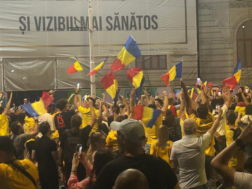 Suporterii români au sărbătorit în București calificarea României în optimile EURO 2024: Traficul a fost blocat la Universitate, autobuzele au purtat tricolor 909534