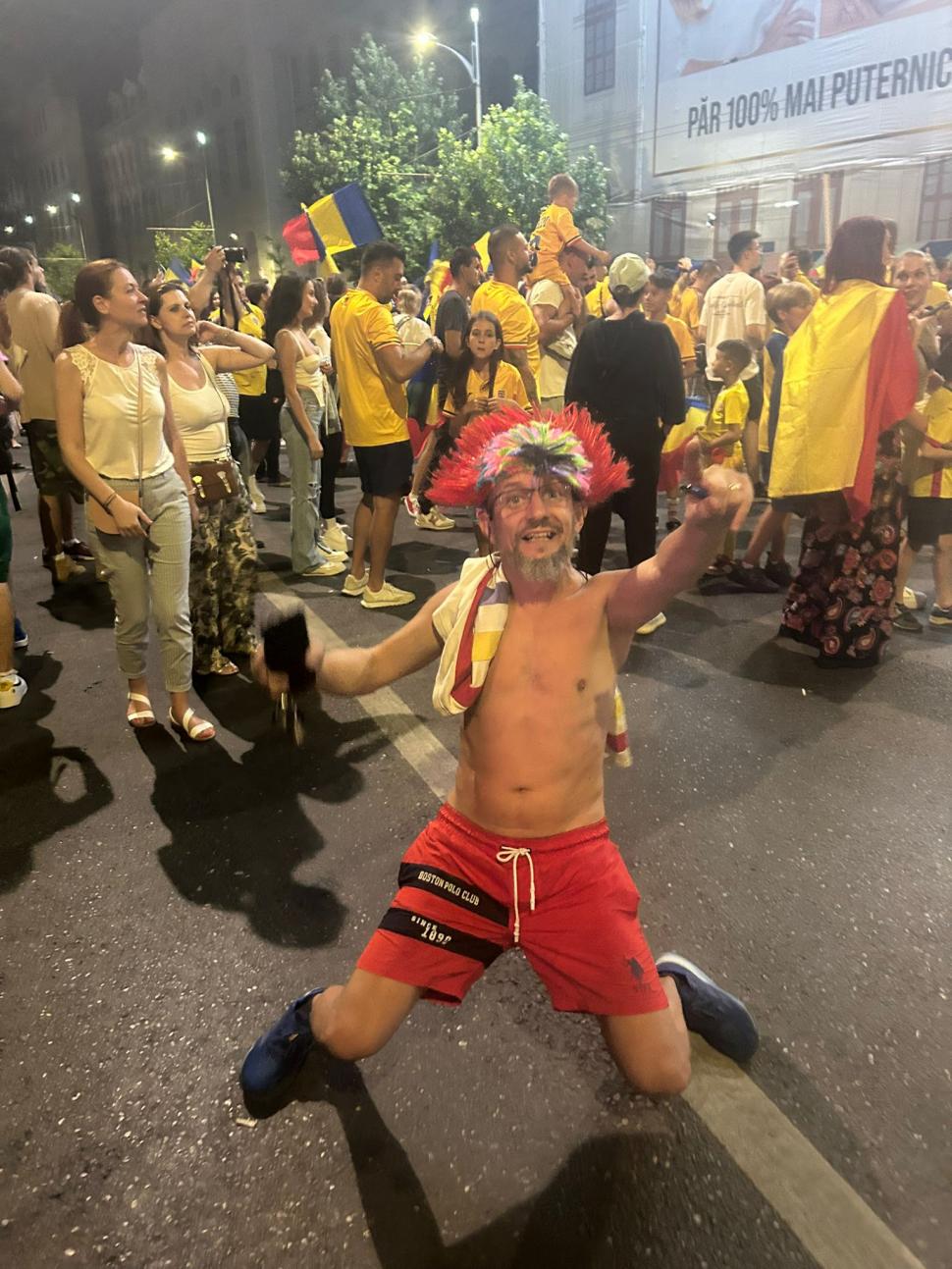 Suporterii români au sărbătorit în București calificarea României în optimile EURO 2024: Traficul a fost blocat la Universitate, autobuzele au purtat tricolor 909537