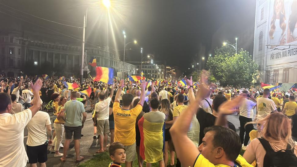 Suporterii români au sărbătorit în București calificarea României în optimile EURO 2024: Traficul a fost blocat la Universitate, autobuzele au purtat tricolor 909540