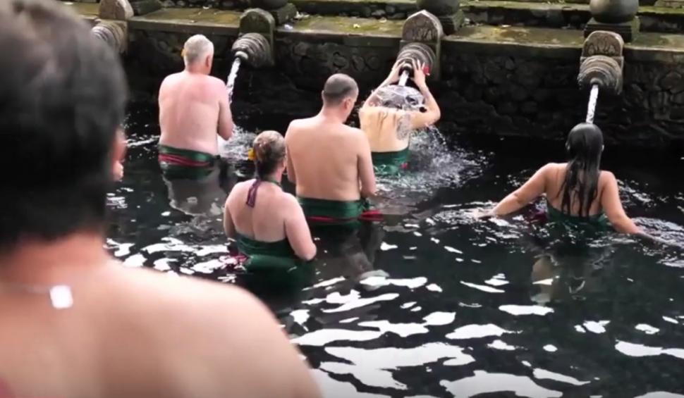 Bali, dincolo de plaje şi distracţie: Imagini cu templele sacre şi satele antice, unde turiştii vin să-şi vindece mintea şi trupul 909778