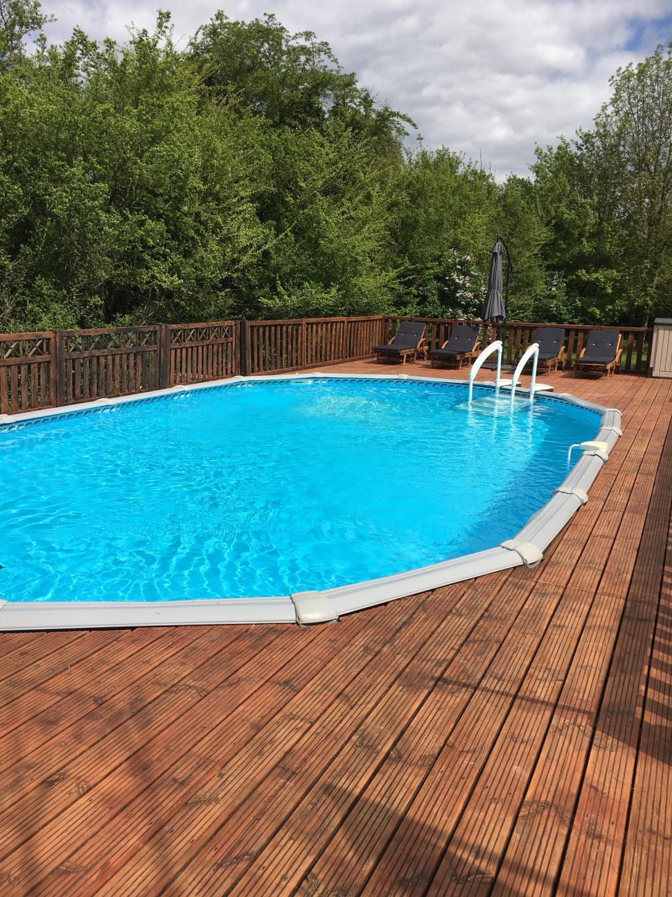 Doi soți britanici și-au vândut casa și au cumpărat un sat întreg în Franța: „Ne-am dat seama că trăisem într-o cursă de șoareci” 910122