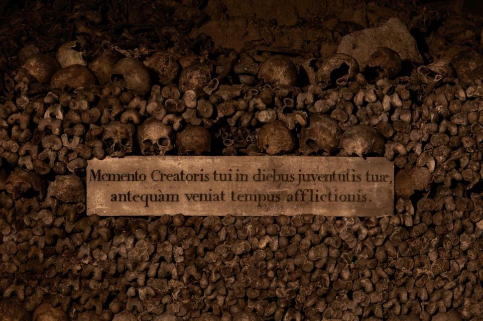 Sub Paris e ascuns Orașul Morților. În Turnul Eiffel există un apartament secret 909940