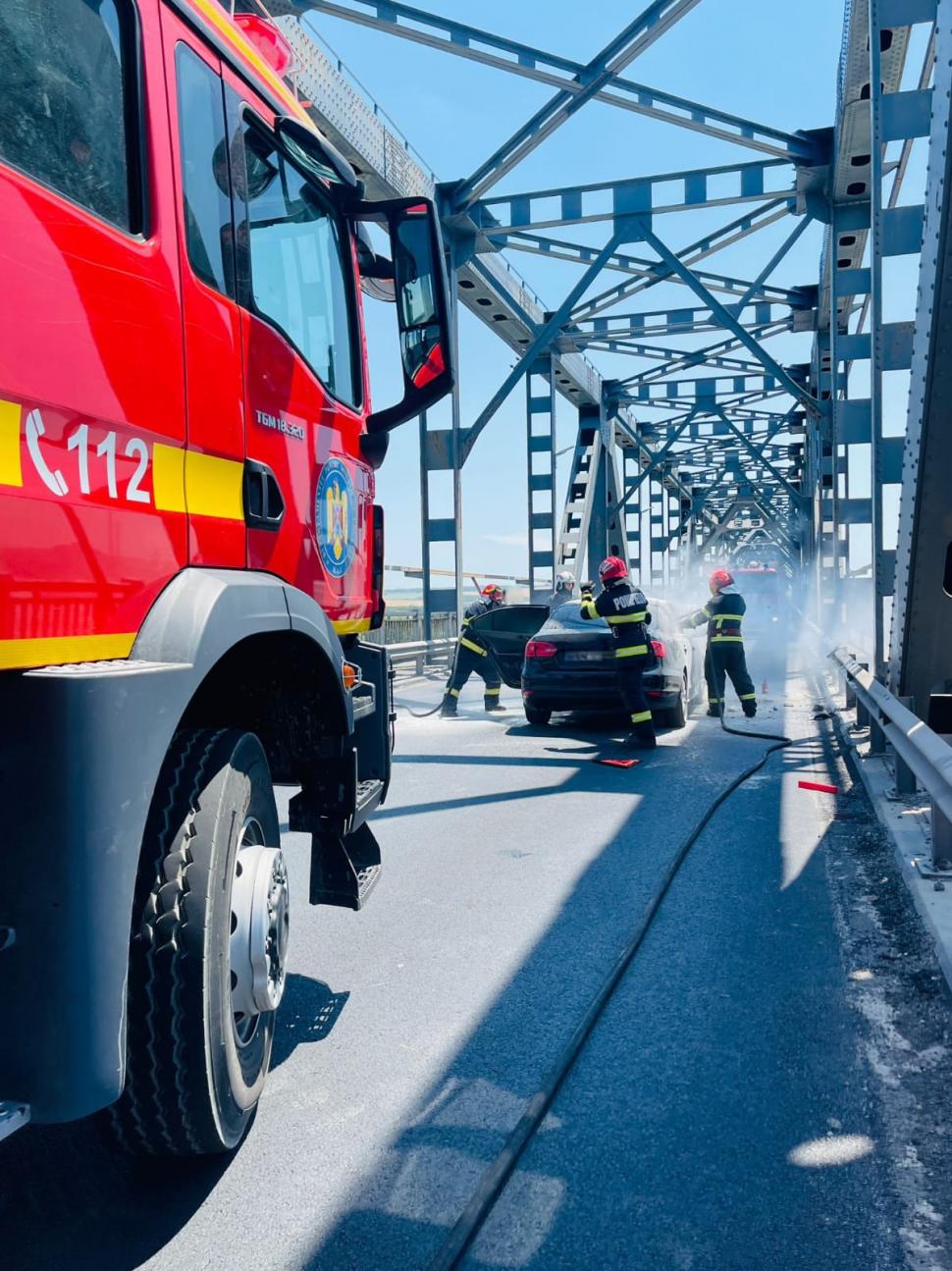 Incendiu pe „Podul Prieteniei” dintre România și Bulgaria: O mașină a luat foc în mers 910397