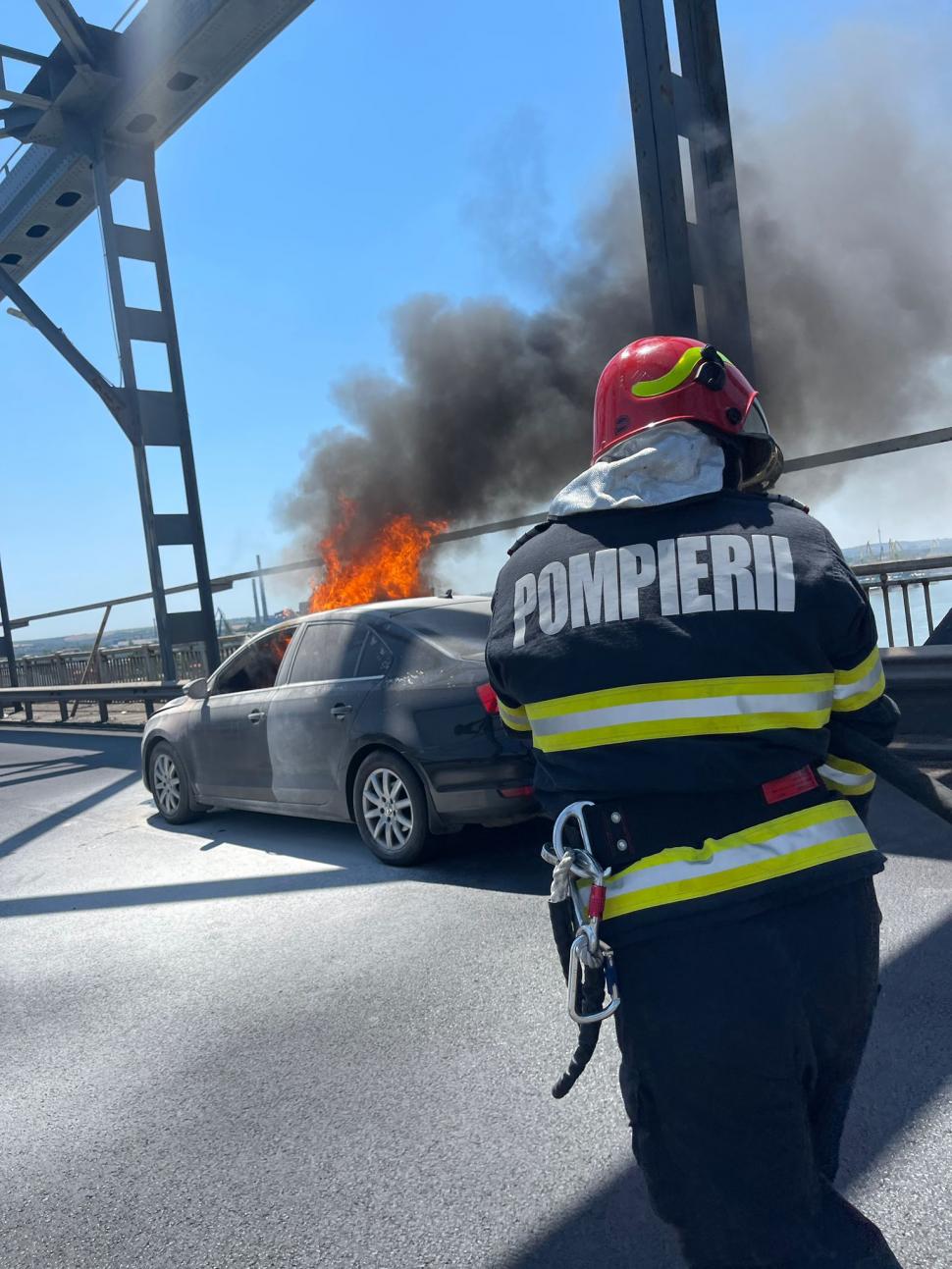 Incendiu pe „Podul Prieteniei” dintre România și Bulgaria: O mașină a luat foc în mers 910404