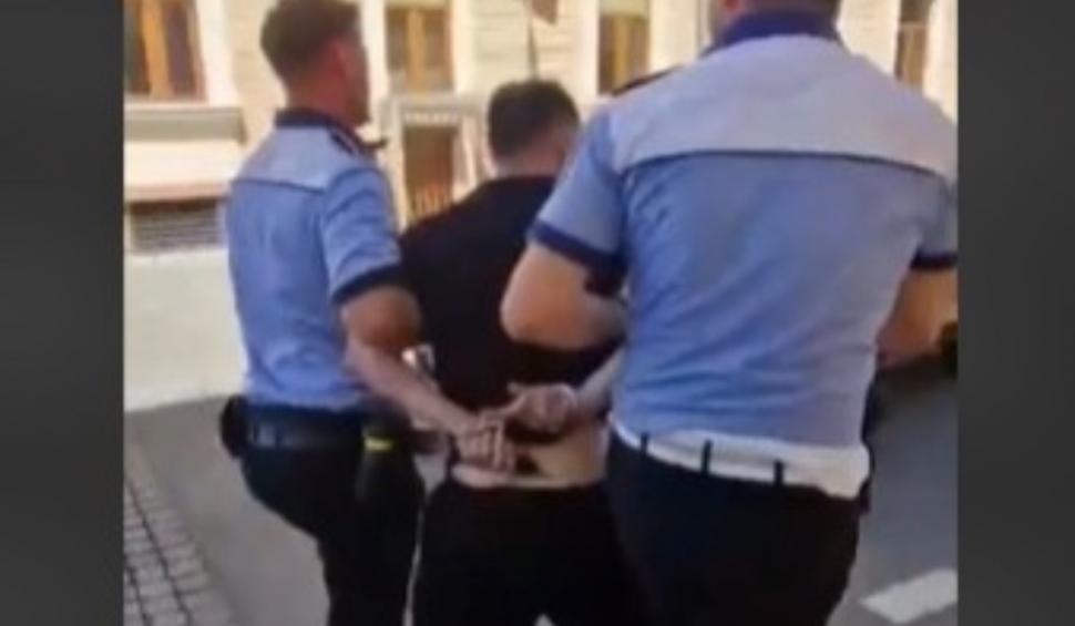 Un polițist local din Timișoara a fost lovit cu mașina de un tânăr drogat pe care îl amenda 911427
