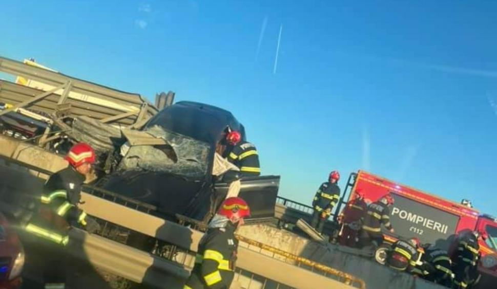 Accident grav pe Centura Ploieștiului. Un bărbat a murit, după ce s-a înfipt cu mașina în parapet 911489
