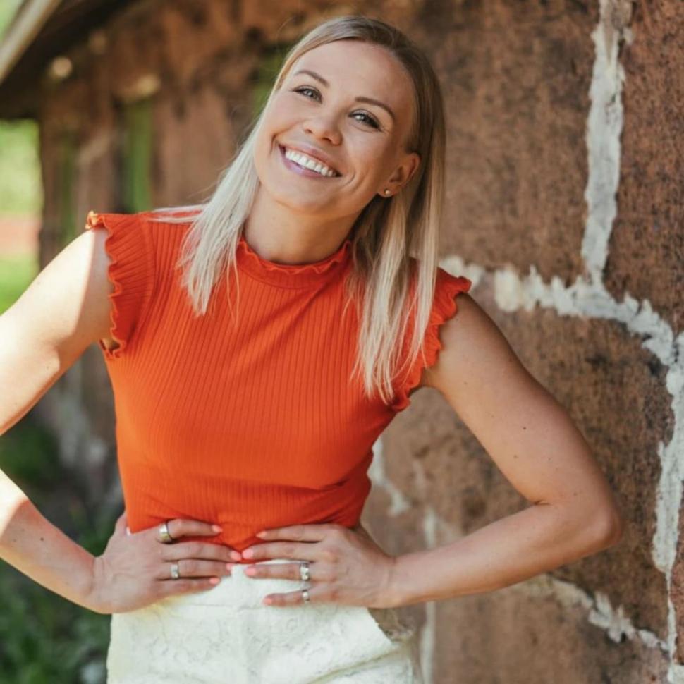 Cine este parlamentara care a pozat goală: „Sunt mândră de corpul meu” 911677