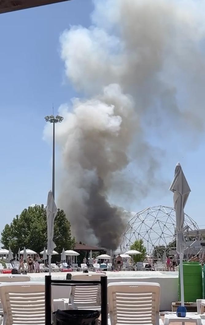 Incendiu puternic lângă București. A luat foc vegetația uscată din apropierea unui centru comercial din Chiajna 911877