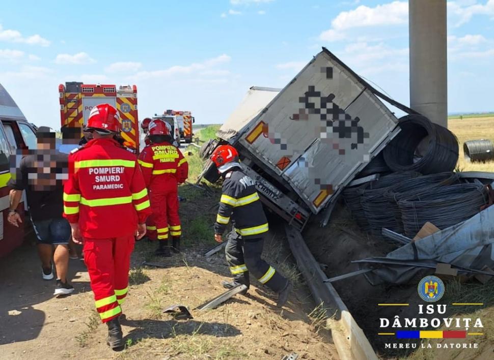 Accident grav pe Autostrada A1. Șapte oameni care așteptau la umbră să fie schimbată o roată au fost spulberați de un TIR 912338