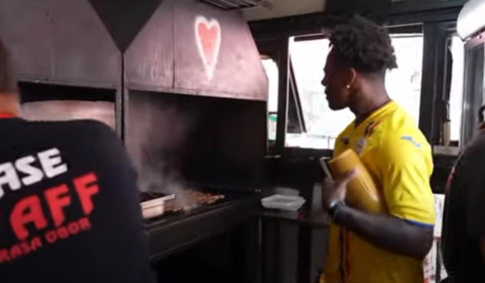 IShowSpeed, un celebru Youtuber de 19 ani din SUA, s-a plimbat prin Ferentari și a mâncat mici din Piaţa Obor 912404