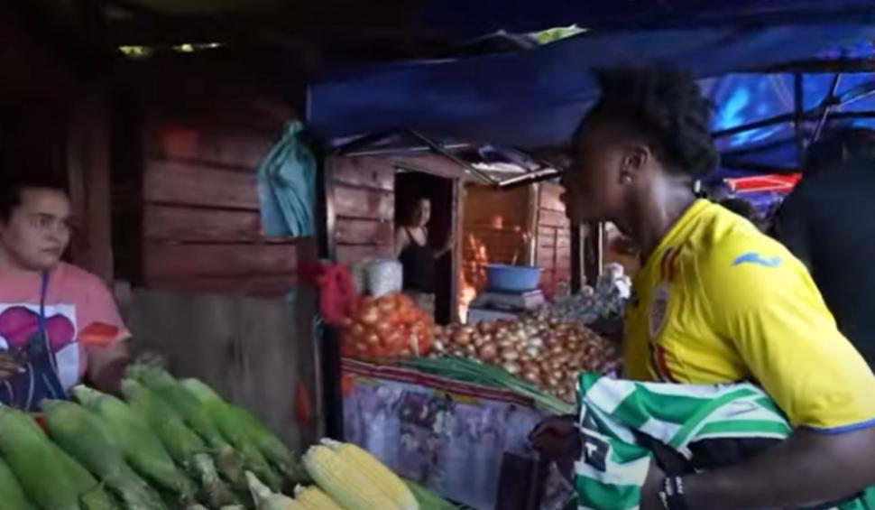 IShowSpeed, un celebru Youtuber de 19 ani din SUA, s-a plimbat prin Ferentari și a mâncat mici din Piaţa Obor 912407