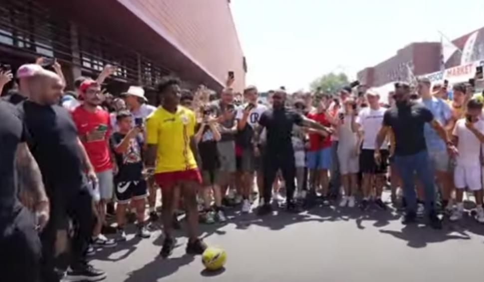 IShowSpeed, un celebru Youtuber de 19 ani din SUA, s-a plimbat prin Ferentari și a mâncat mici din Piaţa Obor 912408