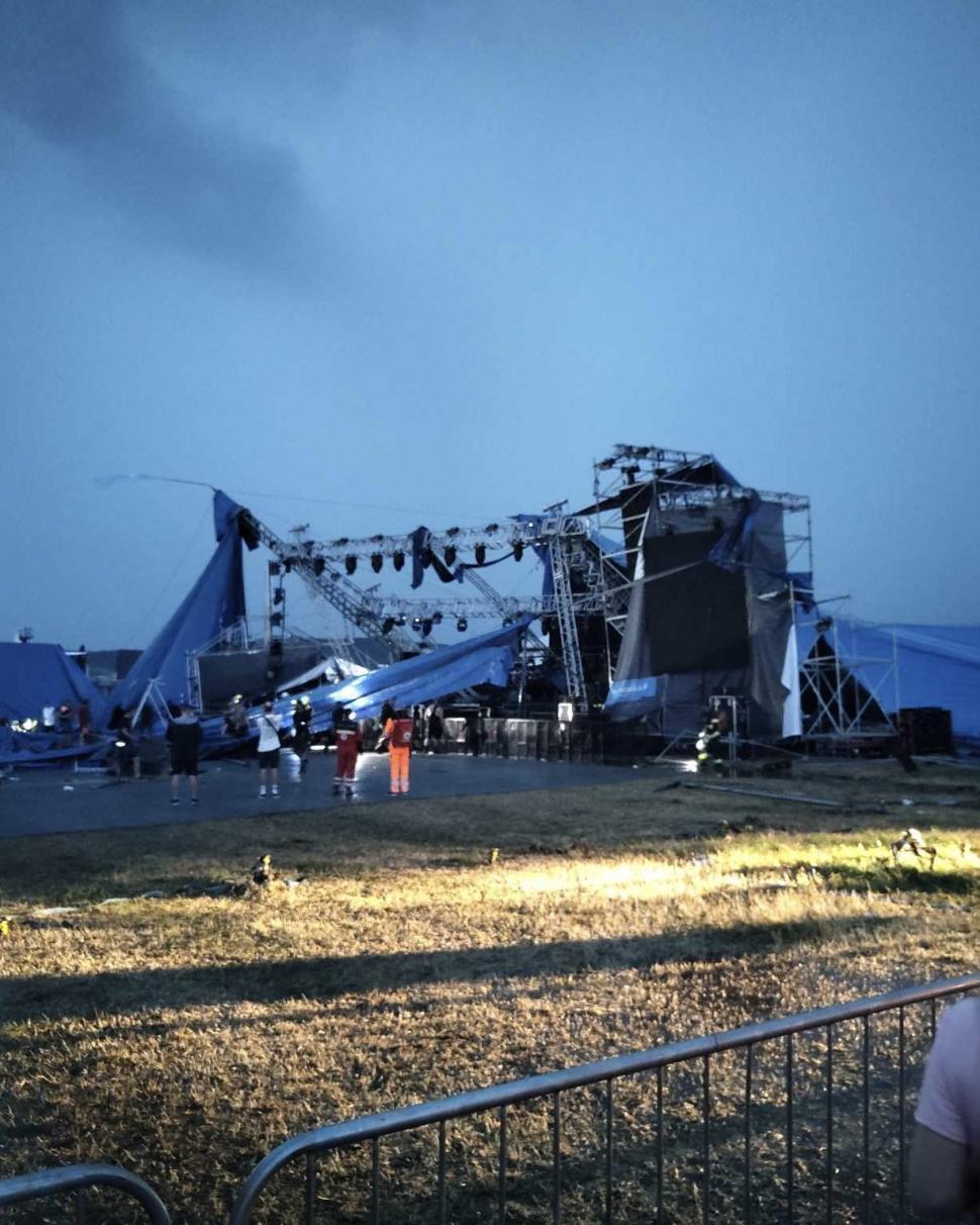 O furtună apocaliptică a spulberat un festival muzical cu zeci de mii de spectatori în Slovacia 912500