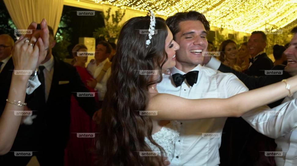 Elena și Ianis Hagi s-au distrat până dimineață, la nunta de la Palatul Știrbey. Imagini exclusive cu invitații și tortul mirilor 912696