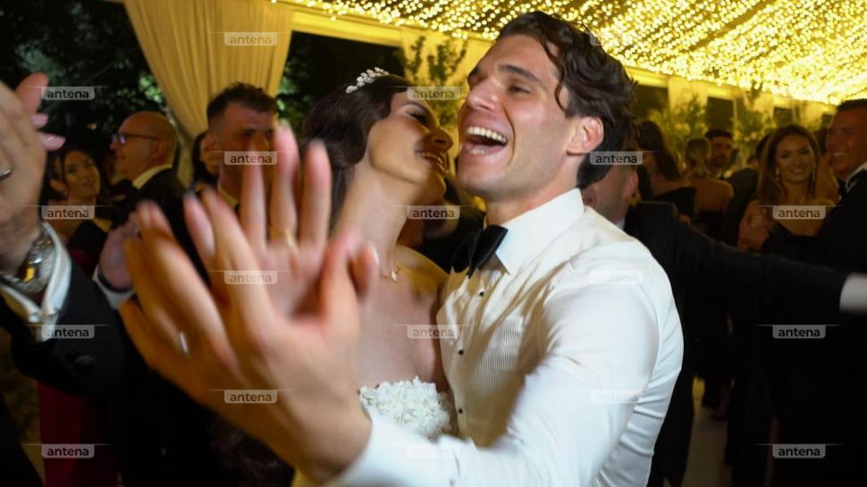 Elena și Ianis Hagi s-au distrat până dimineață, la nunta de la Palatul Știrbey. Imagini exclusive cu invitații și tortul mirilor 912697