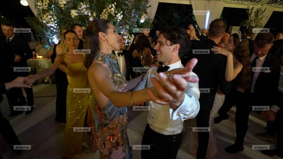 Elena și Ianis Hagi s-au distrat până dimineață, la nunta de la Palatul Știrbey. Imagini exclusive cu invitații și tortul mirilor 912698