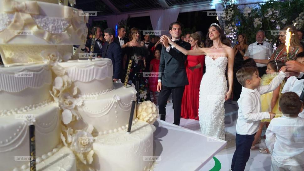 Elena și Ianis Hagi s-au distrat până dimineață, la nunta de la Palatul Știrbey. Imagini exclusive cu invitații și tortul mirilor 912704