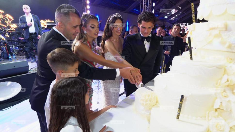 Elena și Ianis Hagi s-au distrat până dimineață, la nunta de la Palatul Știrbey. Imagini exclusive cu invitații și tortul mirilor 912708