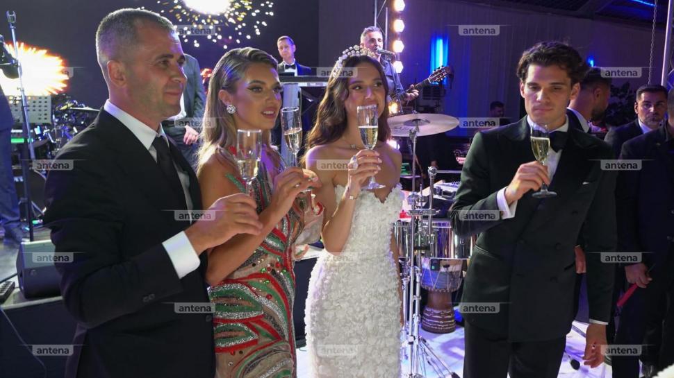 Elena și Ianis Hagi s-au distrat până dimineață, la nunta de la Palatul Știrbey. Imagini exclusive cu invitații și tortul mirilor 912711