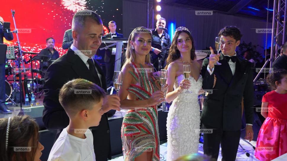 Elena și Ianis Hagi s-au distrat până dimineață, la nunta de la Palatul Știrbey. Imagini exclusive cu invitații și tortul mirilor 912712