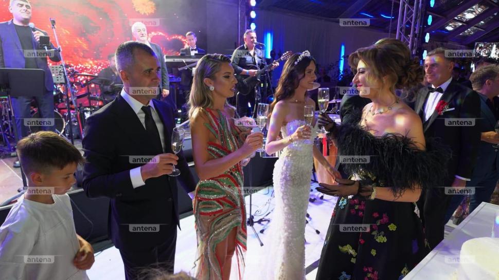 Elena și Ianis Hagi s-au distrat până dimineață, la nunta de la Palatul Știrbey. Imagini exclusive cu invitații și tortul mirilor 912714